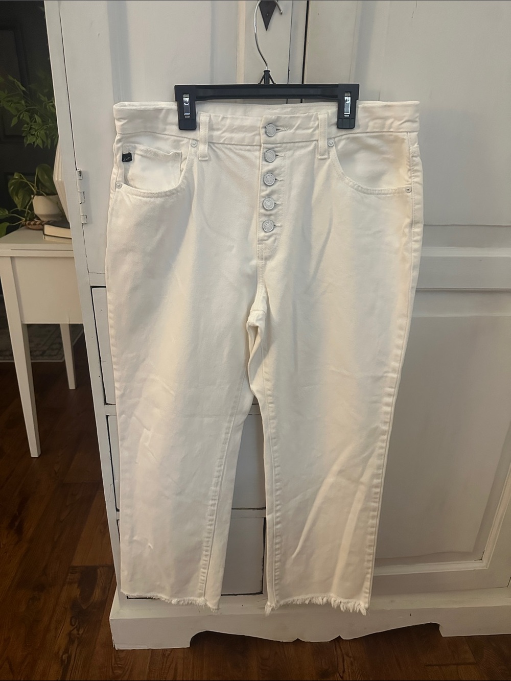 Kancan White Button-Fly Crop Jeans size 11/29